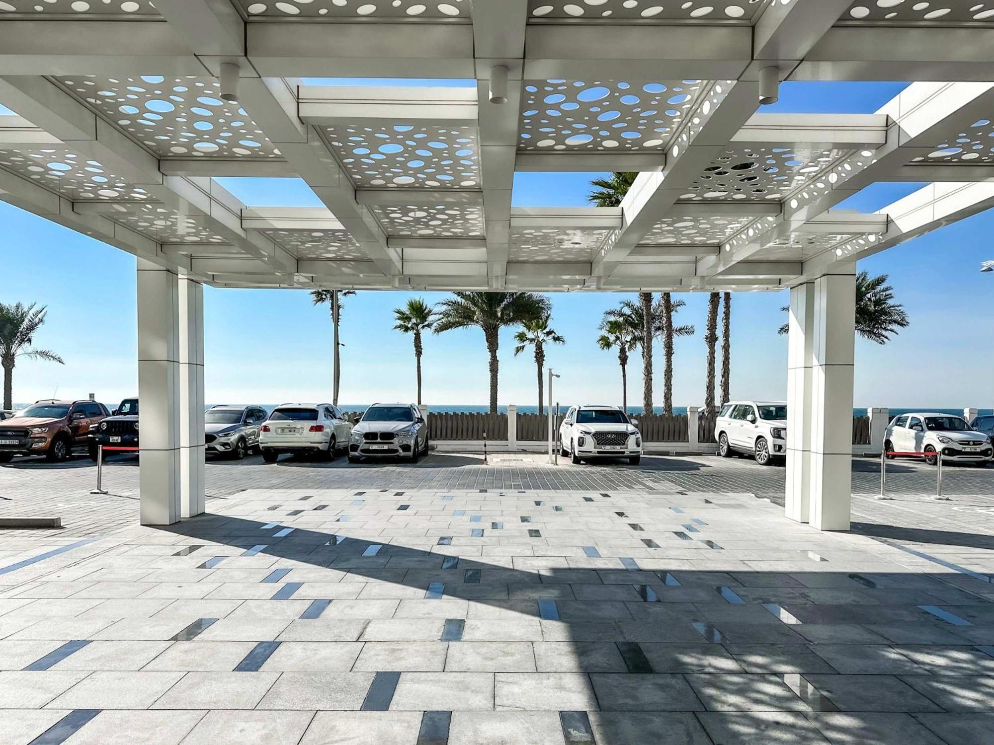 Spacious Beachfront 2 Bedroom Apartment - The 8 Dubaj Kültér fotó