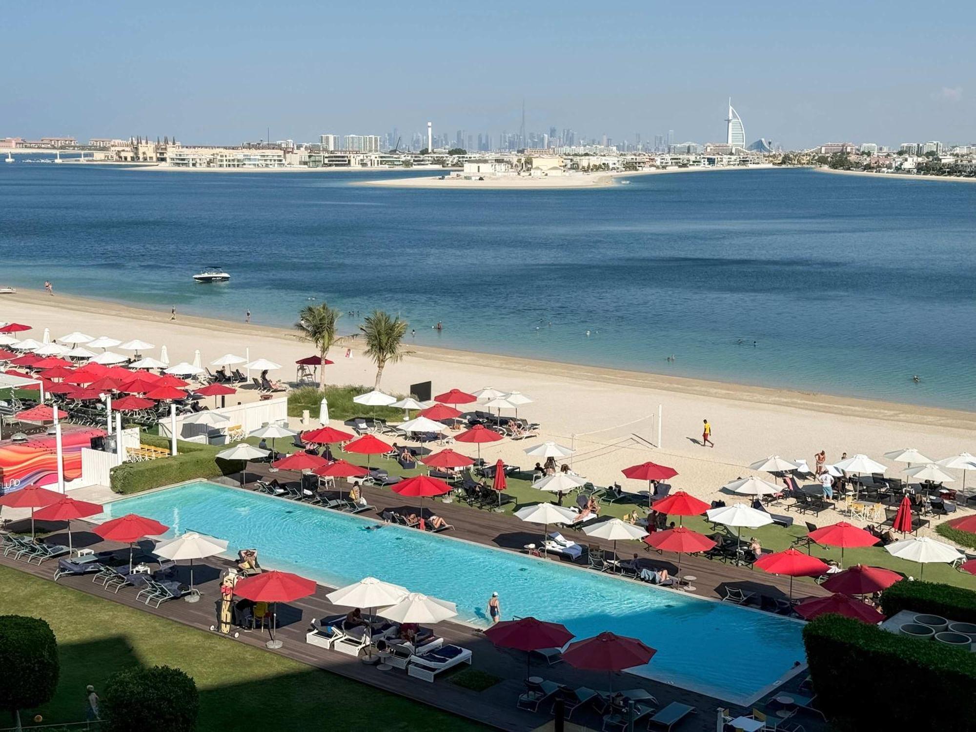 Spacious Beachfront 2 Bedroom Apartment - The 8 Dubaj Kültér fotó